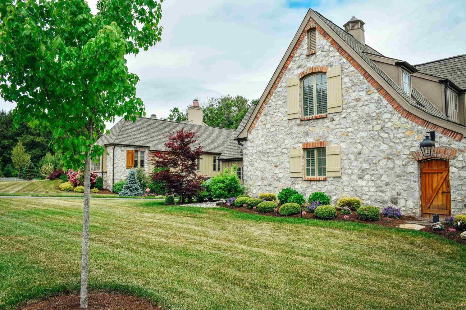 Estate driveway landscaping — professional landscape design