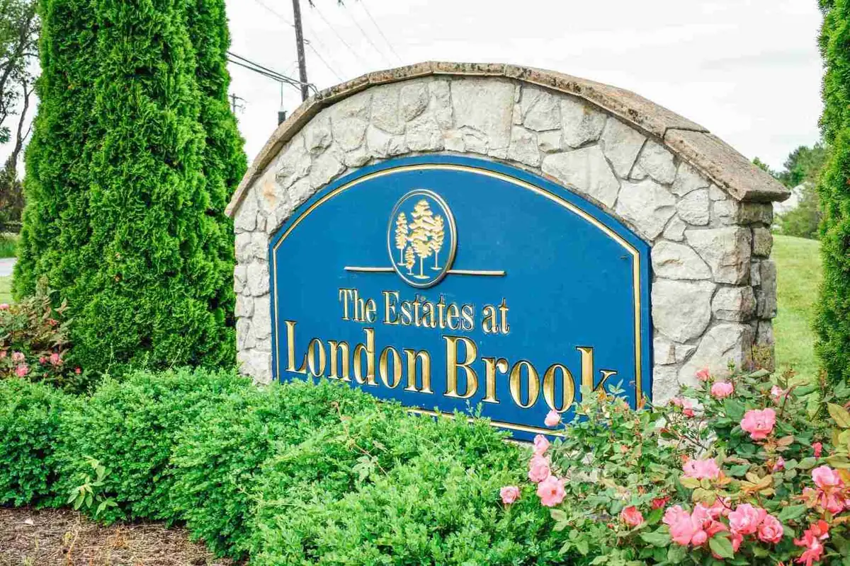 Estates at London Brook entrance