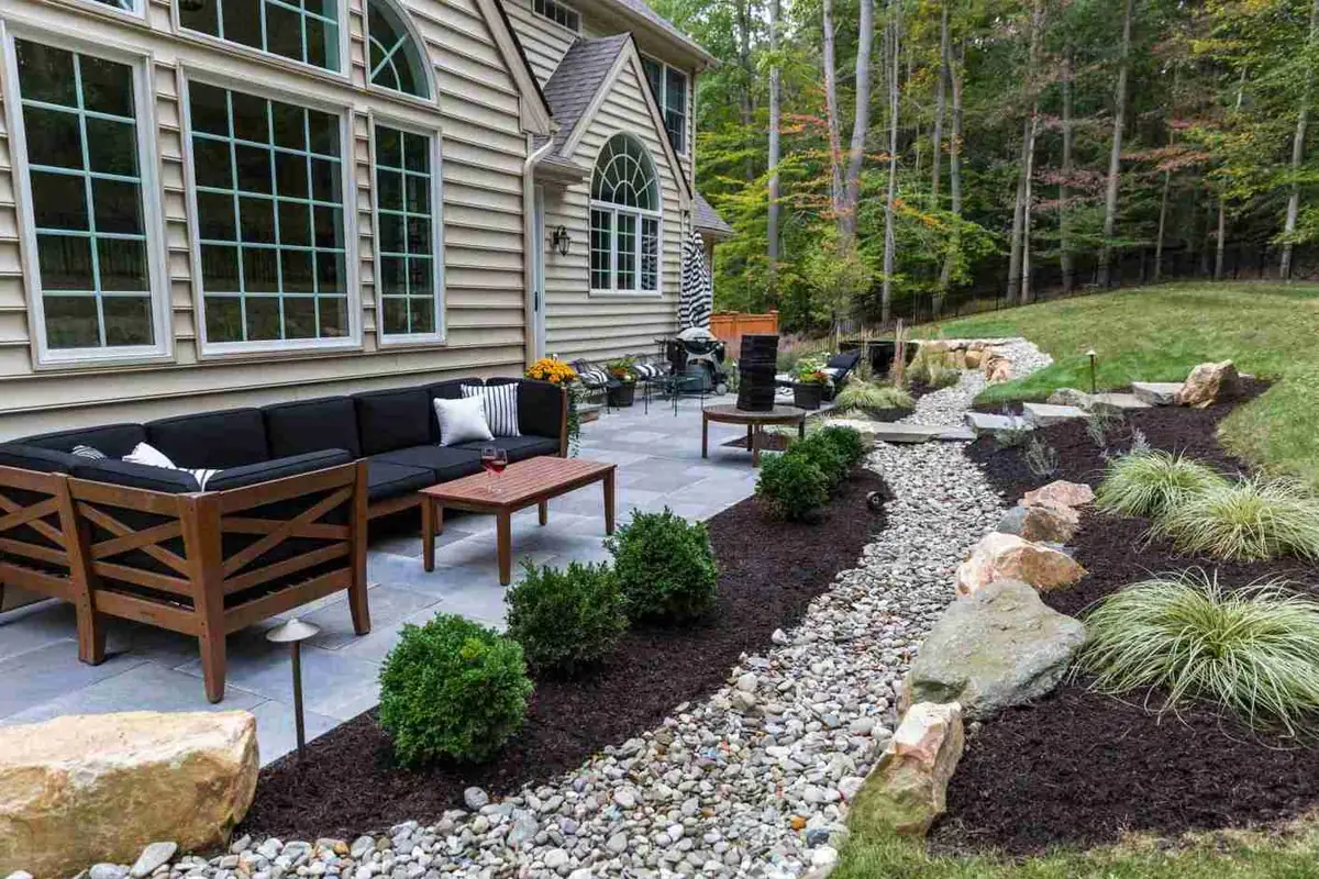 Backyard patio with retaining wall